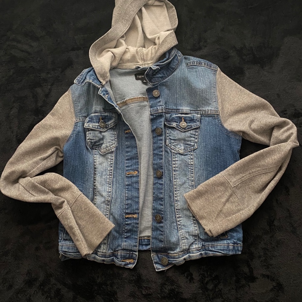 Sweater size L like new never worn 😊😊